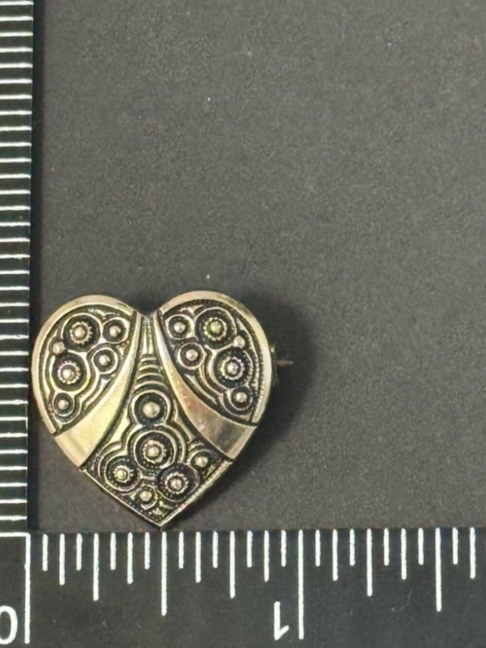 Heart Brooch Pin Gold Tone Vintage Etched Swirl Design - Picture 2 of 10